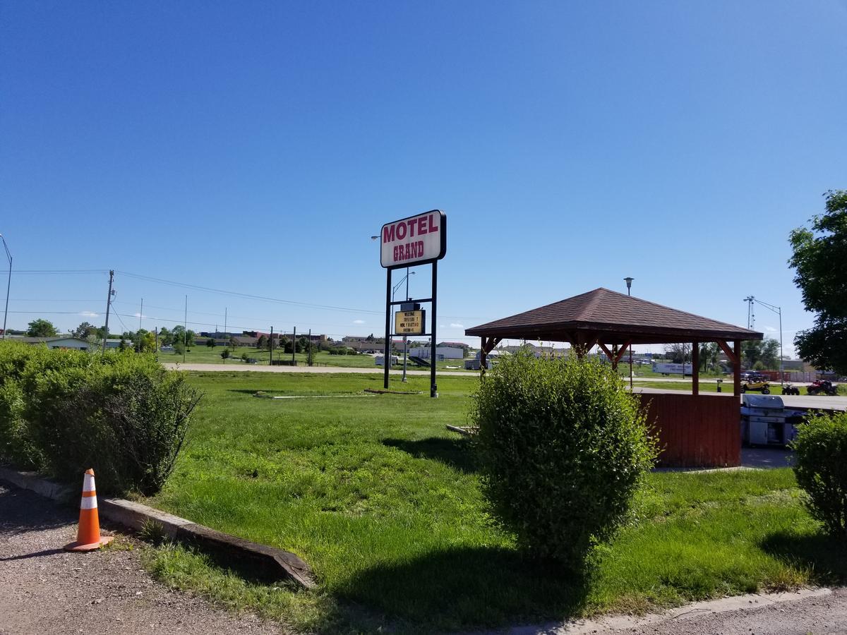 שדרון Motel Grand מראה חיצוני תמונה