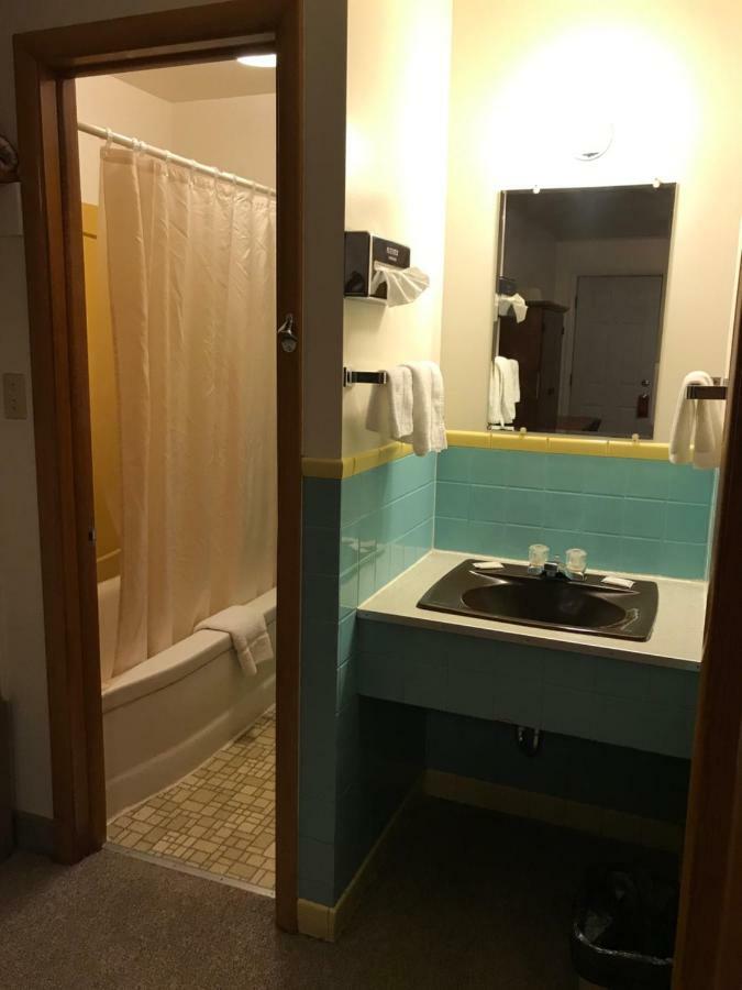 שדרון Motel Grand מראה חיצוני תמונה