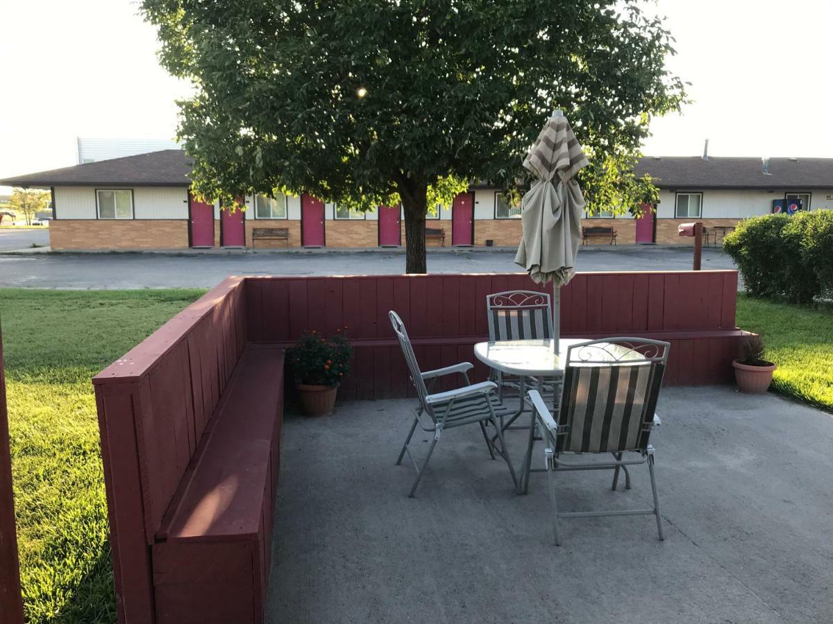 שדרון Motel Grand מראה חיצוני תמונה